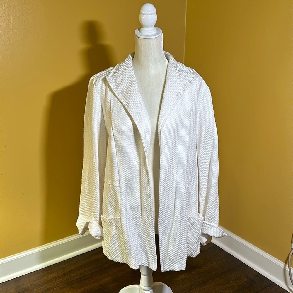 White Maggie Barnes blazer with front pockets, 1X. Excellent condition